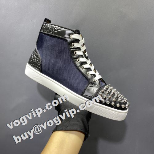  コーデ 知的なムードを演出 シューズ スニーカークリスチャンルブタンコピー 2022 Christian Louboutinコピー 滑りにくい    