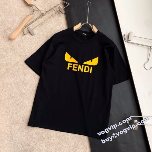 2022 フェンディ偽物ブランド FENDI 半袖Tシャツ 【人気ブログ掲載】 2色可選 上質なコットンを使用して、汗を流しても服が貼りつきにくく、汗冷えを防ぐとともに、肌離れも優れた、快適な着心地を持ってくれます