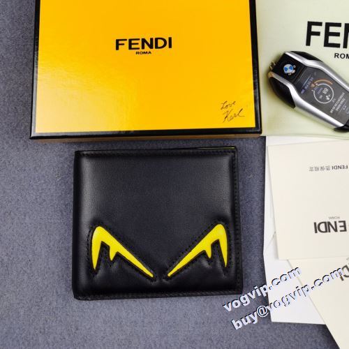 海外セレブ愛用 2022秋冬 フェンディフェンディスーパーコピー FENDI 圧倒的な高級感 二つ折り財布 メンズ財布