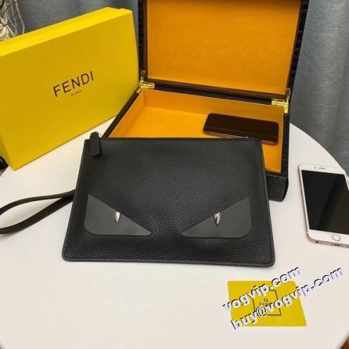 可愛く上品な雰囲気 フェンディブランドコピー FENDI ポーチ 気軽に持てる