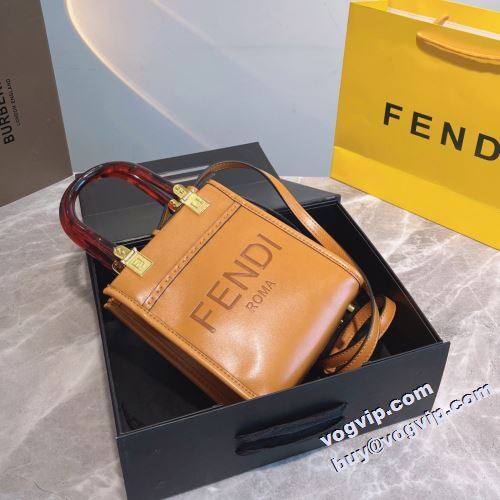 大絶賛の履き心地! 2022秋冬 フェンディブランド 偽物 通販 FENDI ショルダーバッグ 手持ち&ショルダー掛け 3色可選 小さい 軽い トラベル スクエア おしゃれ 軽量