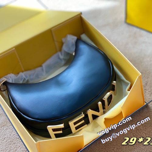 ショルダーバッグ セール中 4色可選 2022秋冬 FENDI偽物ブランド コンパクトなサイズ感の可愛いレディースショルダーバッグです