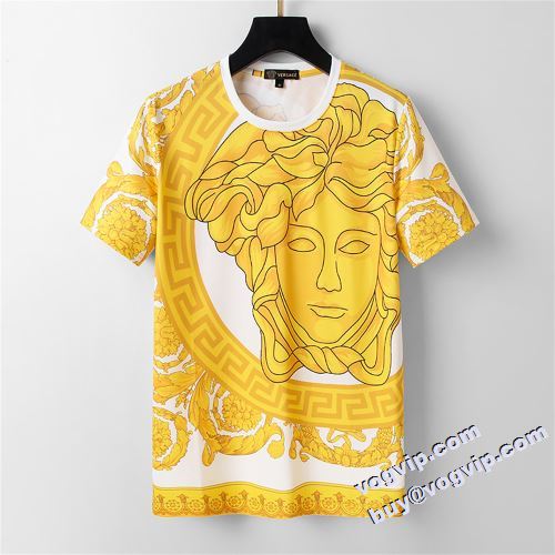 魅力ファッション 半袖Tシャツ ヴェルサーチ VERSACE スポーツからデイリーまで様々なシーンで幅広く活躍する吸汗速乾加工の半袖プリントTシャツのニューバージョン！ ヴェルサーチコピーブランド