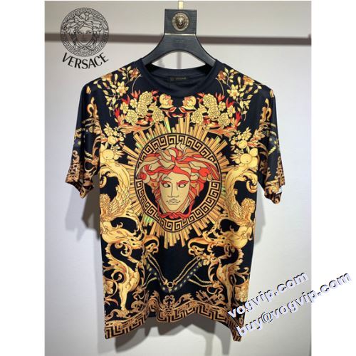 豊富なサイズ 2022秋冬 ヴェルサーチ VERSACE 半袖Tシャツ ヴェルサーチ偽物ブランド ドライメッシュ吸汗速乾加工の半袖プリントTシャツです