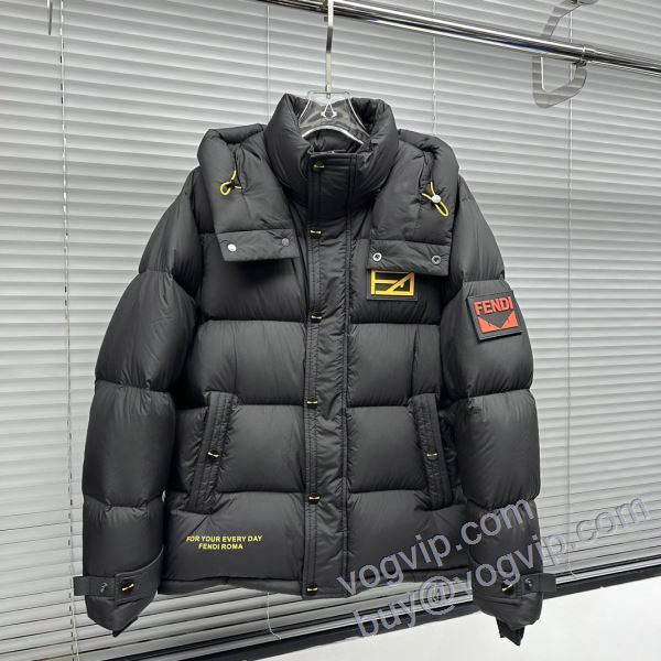 セレブ愛用の超人気商品 ブランドコピー激安販売 保温性を発揮する 2024人気セール新作 ダウンジャケット フェンディ FENDI