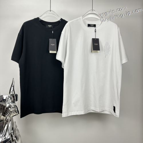 肌触りの気持ちい? コピー フェンディ FENDI 2024春夏 半袖Tシャツ 2色可選 可愛いだけじゃないちょっぴりクールさもある大人っぽいアイテムに仕上げました