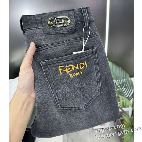フェンディ 2024 HOT100%新品 ジーンズ 大絶賛の履き心地! シルエット×ストレッチ FENDIスーパーコピー 激安