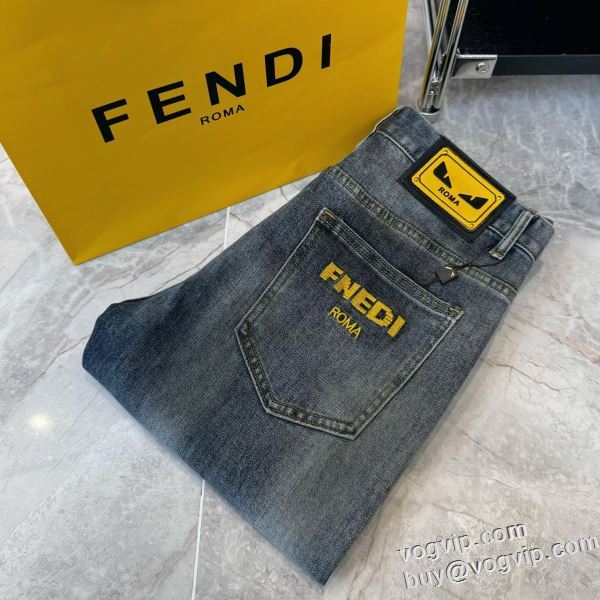 極上の着心地 ジーンズ スタイルアップ効果 フェンディ FENDIブランドコピー 2024お得本物保証