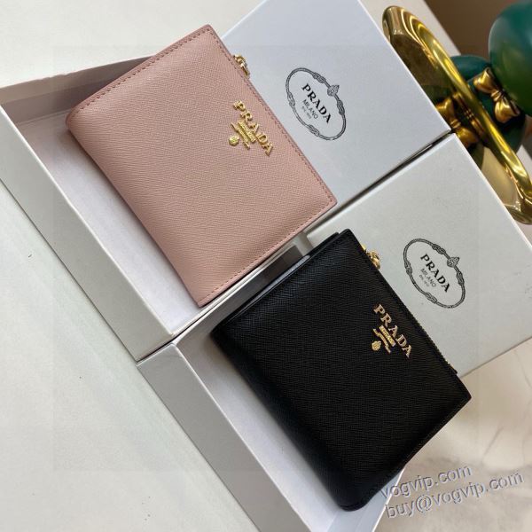大人気アイテム！入手困難 プラダ スーパーコピー 財布 二つ折り財布 2色可選 2024最新入荷