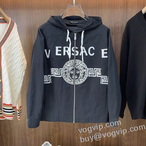 モデル大絶賛? ヴェルサーチ VERSACE ブルゾン 2色可選 2024新作登場