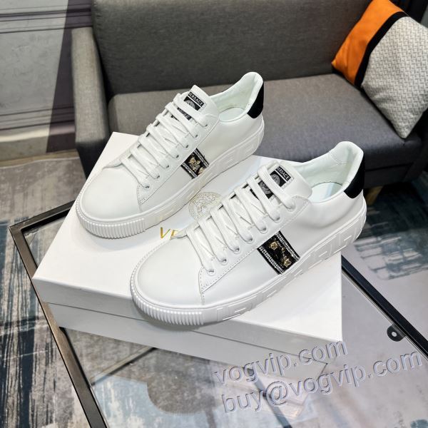 首胸ロゴ フラットシューズ カジュアルシューズ 2025新商品！ ヴェルサーチ VERSACE NXIEVS048 2色可選
