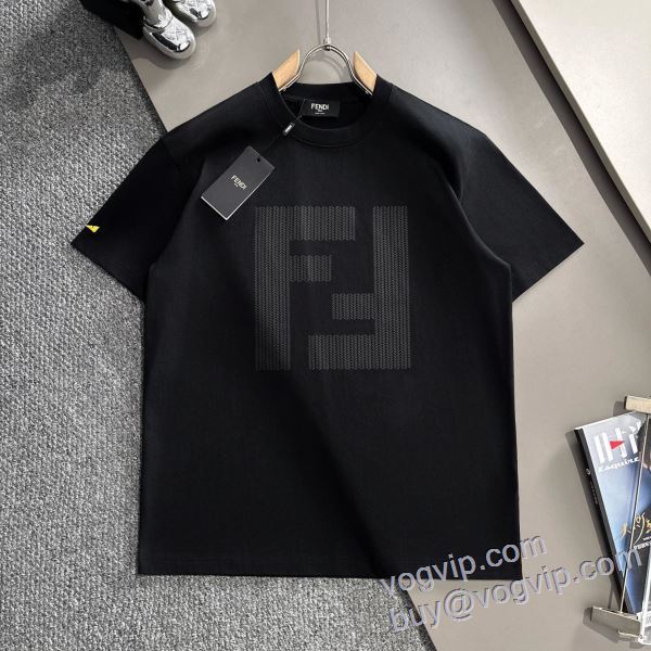 一味違うケーブル編みが魅力満点 ブランド 偽物 通販 フェンディ FENDI 半袖Tシャツ 2色可選 2025春夏季超人気