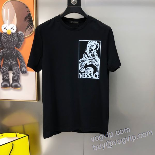 ヴェルサーチ 2025新作登場 半袖Tシャツ 2色可選 VERSACE スーパーコピー 活用できるアイテム