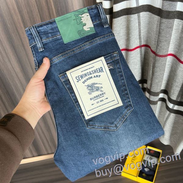 2025爆買い低価 ジーンズ 優しい色合い バーバリー BURBERRY VOGブランドスーパーコピー