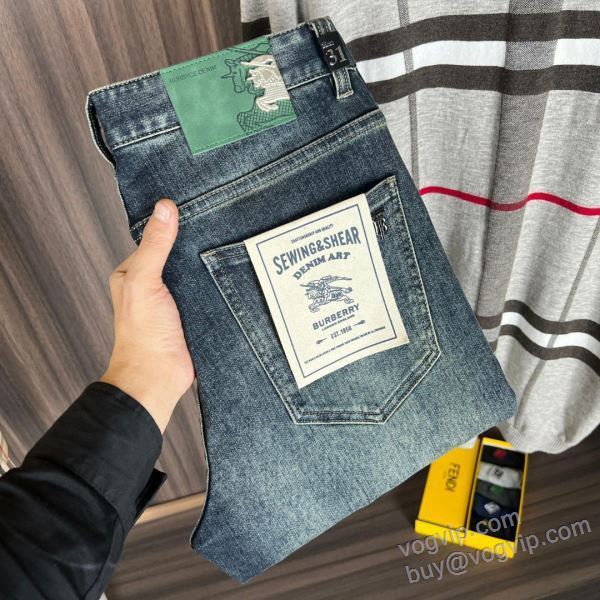 BURBERRYコピー ブランド 2025最新入荷 バーバリー NZKBU071 ジーンズ デニムパンツ