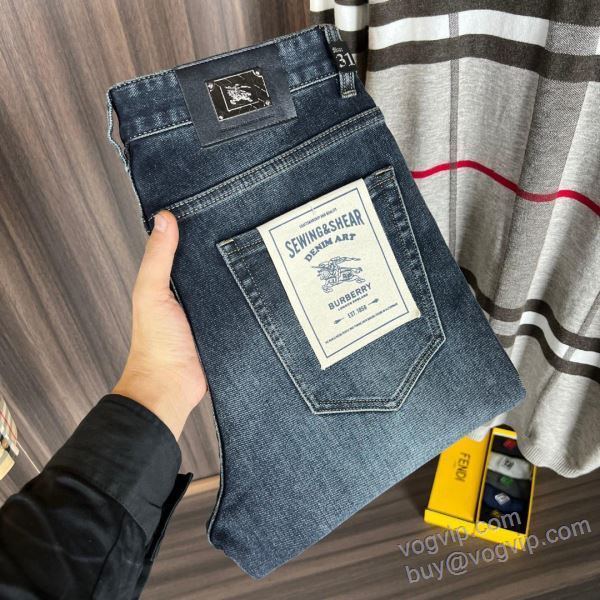 2025新作登場 バーバリー BURBERRY NZKBU081 ジーンズ デニムパンツ スーパーコピー n級品