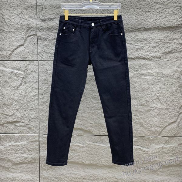 バーバリー BURBERRY NZKBU082 ジーンズ デニムパンツ 2025新作登場 業界高品質スーパーコピー