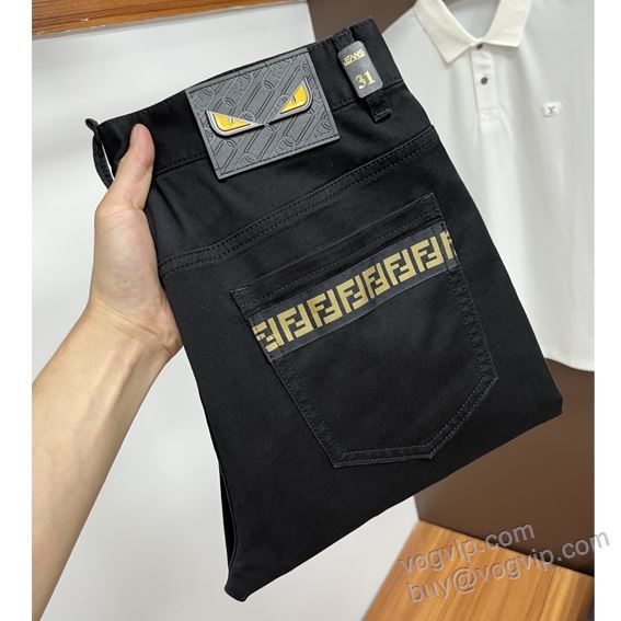 2025秋冬季新作 フェンディ FENDI NZKFEN090 ジーンズ デニムパンツ 高品質なスーパーコピー商品