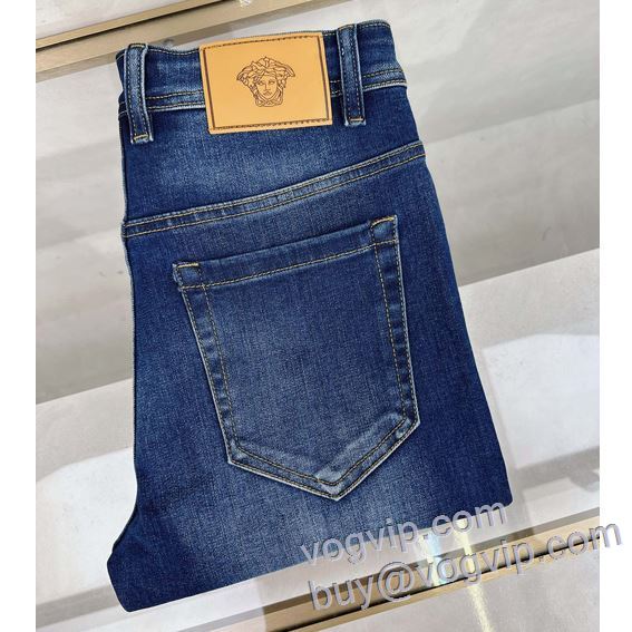 実用性に溢れるアイテム ヴェルサーチ VERSACE ジーンズ スーパーコピー n級品 2025年モデル入荷