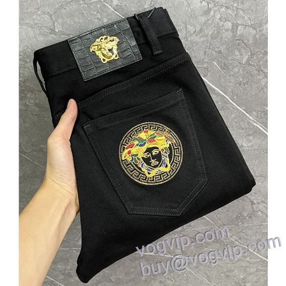 ヴェルサーチ VERSACE 2025新作品 ジーンズ VOGコピー ショートパンツ 確定となる上品