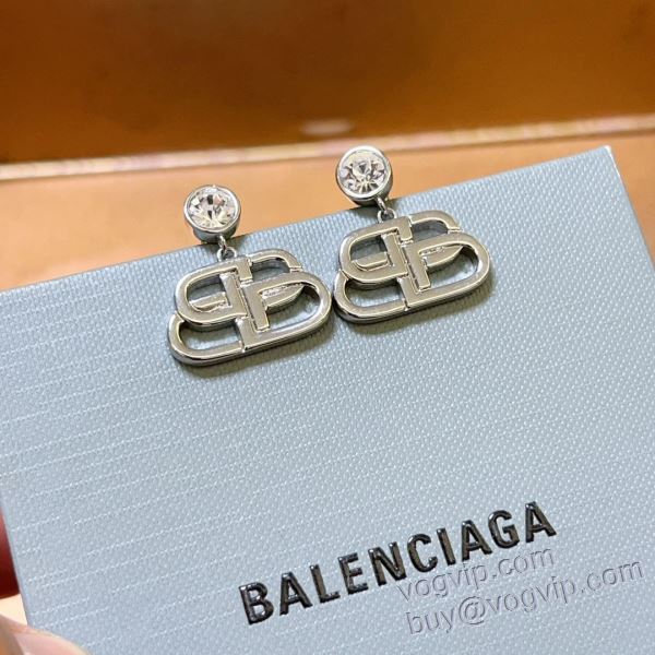 2025割引セール バレンシアガ BALENCIAGA 綺麗に決まるフォルム！ ピアス イヤリング vogブランド コピー 優良店