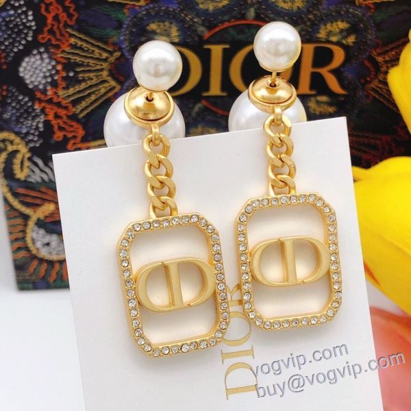ブランドスーパーコピー 激安専門店 2025爆発的通販 ピアス イヤリング ディオール DIOR スタイリッシュな印象