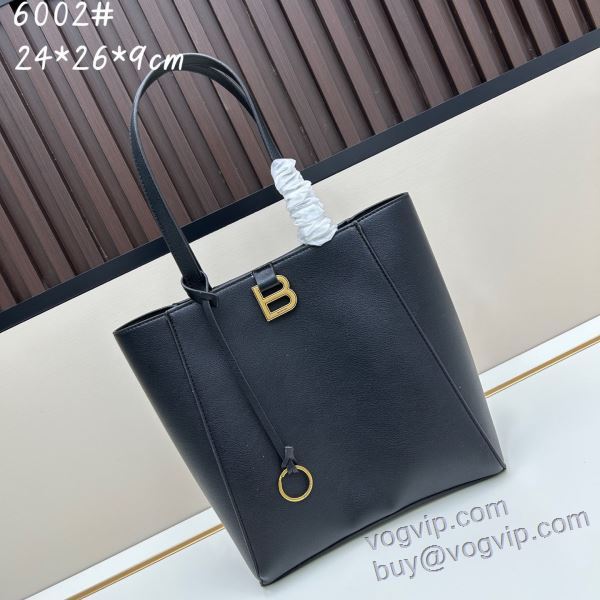 BALENCIAGA ブランドコピー 2025春夏新作 WBAGBAL012 バレンシアガ ショルダーバッグ 3色可選 ショートパンツ 確定となる上品