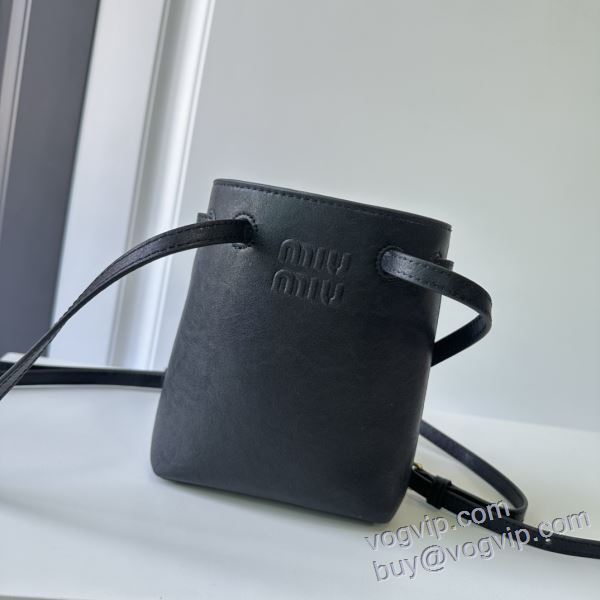 一味違うケーブル編みが魅力満点 ミュウミュウ コピー 2025品質保証定番 WBAGMIU025 ショルダーバッグ 2色可選