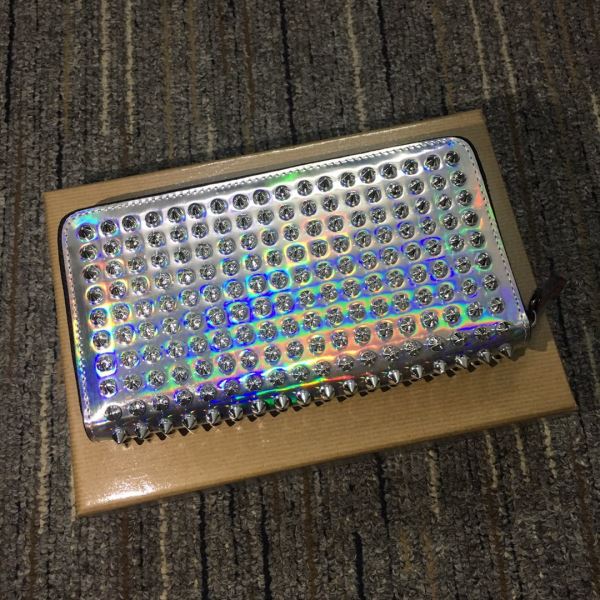 2025年モデル入荷 上品に着こなせ WQBCL003 レディース財布 長財布 クリスチャンルブタン コピー