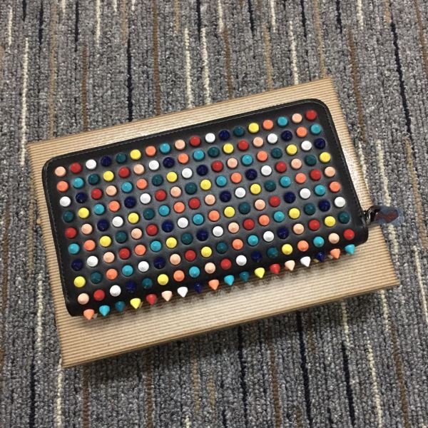 もっとも高い人気を誇る クリスチャンルブタン レディース財布 長財布 Christian Louboutinブランド 偽物 通販 WQBCL016 2色可選 2025超激得大人気