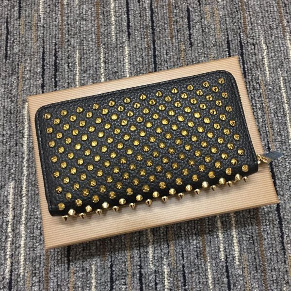 優しい色合い クリスチャンルブタン 最高N級ブランドコピー WQBCL026 2025品質保証定番人気 レディース財布 長財布