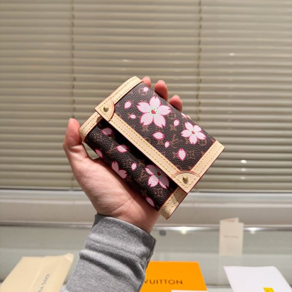 2025お得限定セール ルイ ヴィトン LOUIS VUITTONコピー 存在感のある WQBLV057 レディース財布 三つ折り財布 M13829