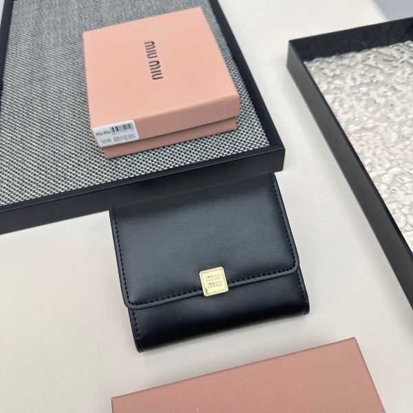 抜群な楽チン感ある大定番 ミュウミュウ MIUMIUコピー ブランド WQBMIU014 2025高級品 通販 レディース財布 ミニ財布 三つ折り財布 多色選択可