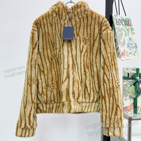 2025激安大特価定番人気 ルイ ヴィトン スーパーコピー 激安 抜群な楽チン感ある大定番 WTLV555 フリースジャケット ジャケット、上着