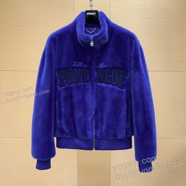 2025品質保証定番人気 ルイ ヴィトン WTLV565 フリースジャケット 秋のお出かけに最適 中わたジャケット LOUIS VUITTONブランド 偽物 通販