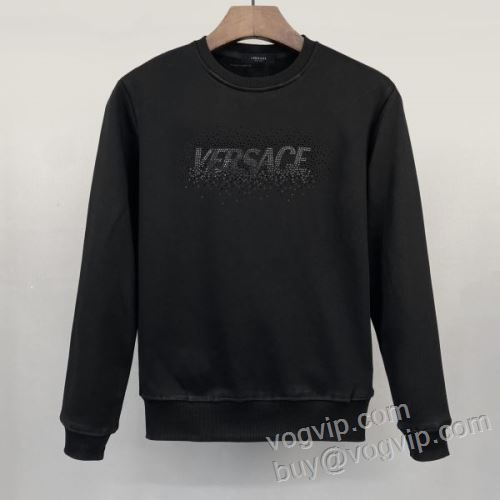 2025爆買い定番人気 ヴェルサーチ VERSACEスーパーコピー 激安 WTVS033 主役になる存在感 プルオーバーパーカー ジャケット、上着