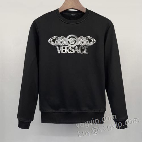 強い魅力を感じる一枚 VERSACEブランドコピー WTVS038 2025超激得100%新品 ヴェルサーチ プルオーバーパーカー ジャケット、上着