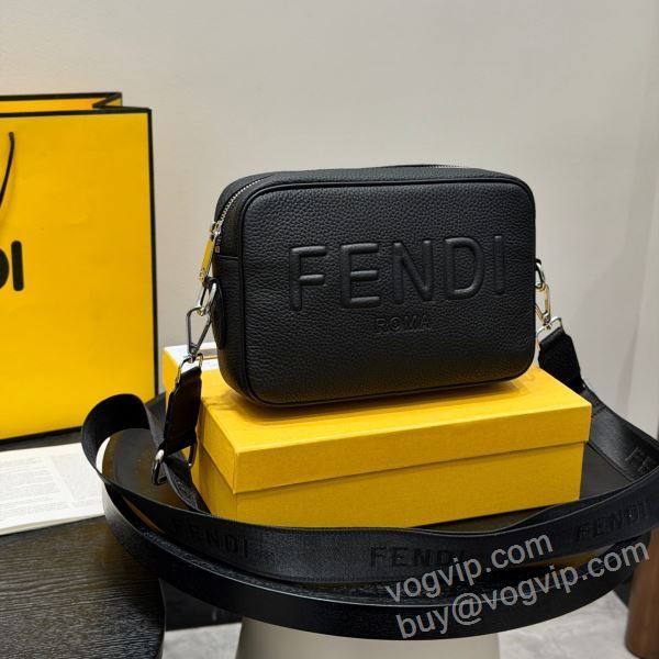 フェンディブランドコピー 2026限定セール定番人気 NBAGFEN001 ショルダーバッグ 斜め掛けバッグ メンズバッグ 人気雑誌掲載