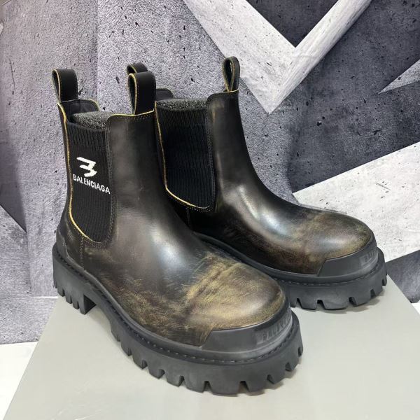 バレンシアガ スーパーコピー 激安 2026秋冬超人気 NXIEBAL024 シューズ ショートブーツ カジュアルシューズ 上品な輝きを放つ形