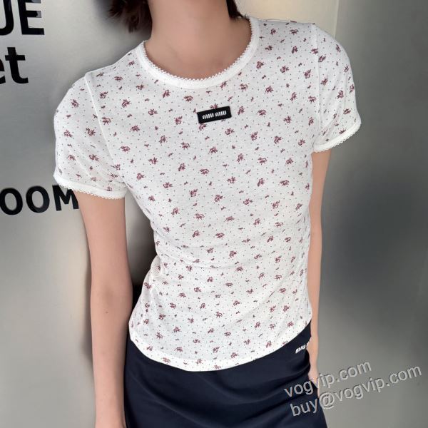 ミュウミュウ MIUMIUブランドスーパーコピー NXZ022 レディース 半袖Tシャツ 2色可選 2026HOT新作登場
