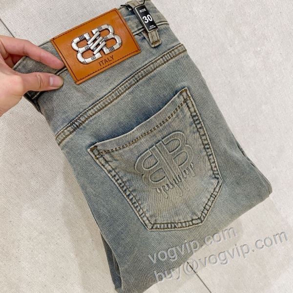 人気商品登場 バレンシアガ BALENCIAGA NZKBAL046 ジーンズ デニムパンツ VOGブランドスーパーコピー 2026新品本物