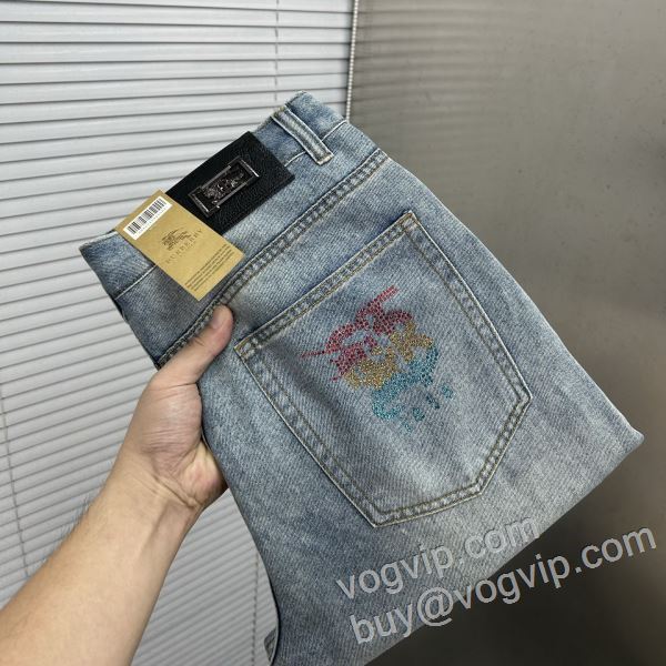 バーバリー ブランドコピー 2026年モデル入荷 NZKBU030 ジーンズ デニムパンツ 【激安】