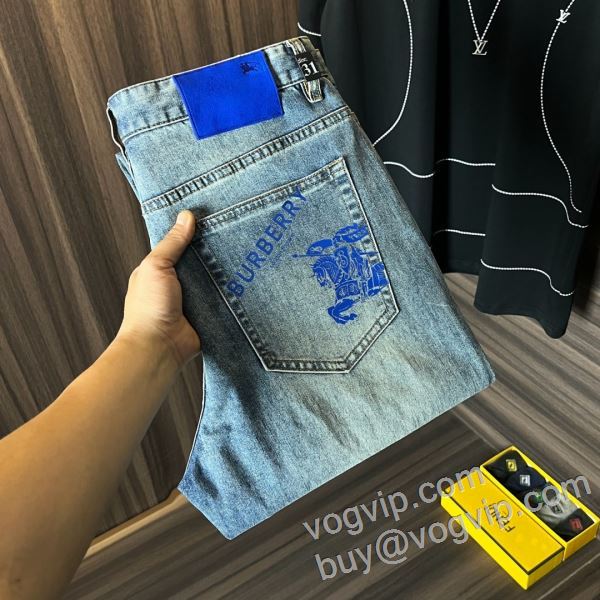 2026年モデル入荷 バーバリー スーパーコピー NZKBU031 人気激売れ ジーンズ デニムパンツ