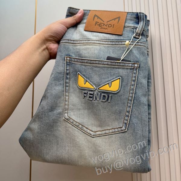 フェンディ 2026爆買い定番人気 NZKFEN015 ジーンズ デニムパンツ セレブ愛用の超人気商品 FENDIコピー ブランド