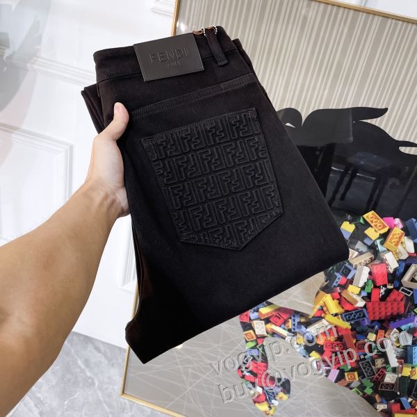 フェンディ FENDI NZKFEN048 コーデ 知的なムードを演出 ジーンズ デニムパンツ 日本人気スーパーコピーブランド 2026激安大特価100%新品