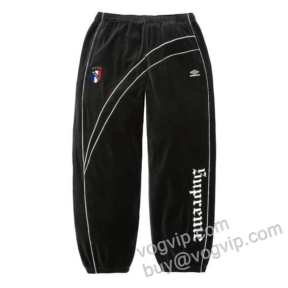 シュプリームスーパーコピー n級品 今話題の最新作 Supreme X Umbro FW26 Velour Track Pant SUPNZK039 スエットパンツ チノパン 3色可選