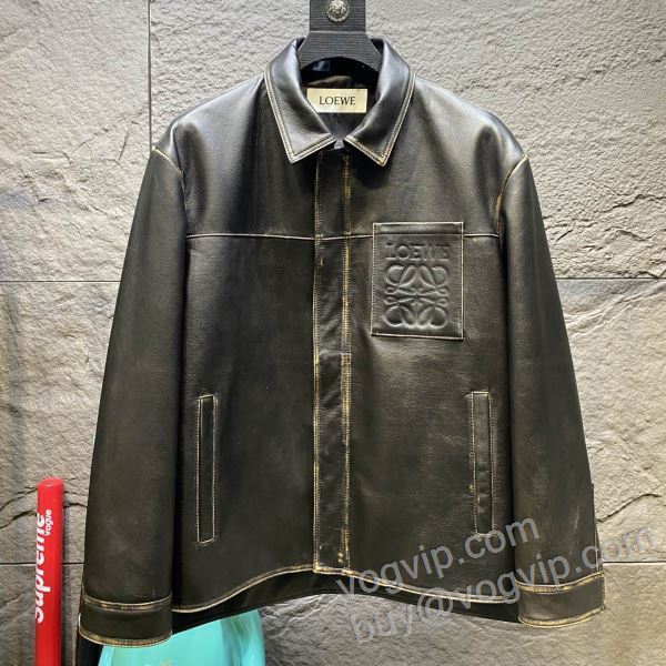 2026最新入荷 ロエベ スーパーコピー 激安 WTLOE006 ブルゾン 革ジャケット お洒落な存在感