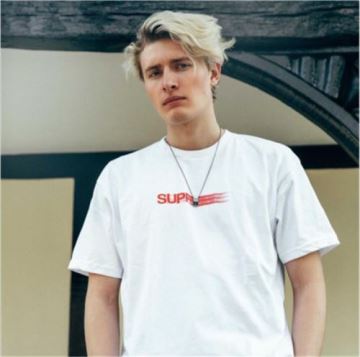 シュプリーム コピー 2022  3色可選 半袖Tシャツ SUPREMEコピー 当店販売実績NO.1のダウンジャケット