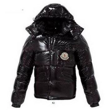 大人の個性を  MONCLER...