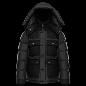 自信有りの一着 MONCLER...